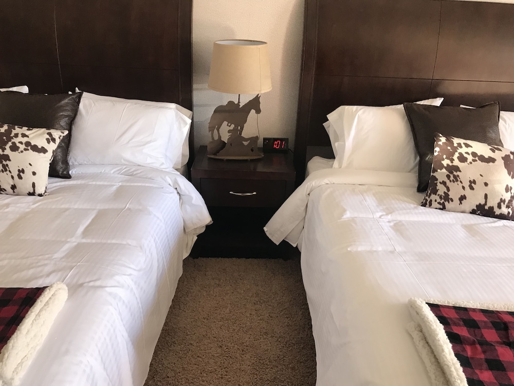 Country West Motel - photo 5