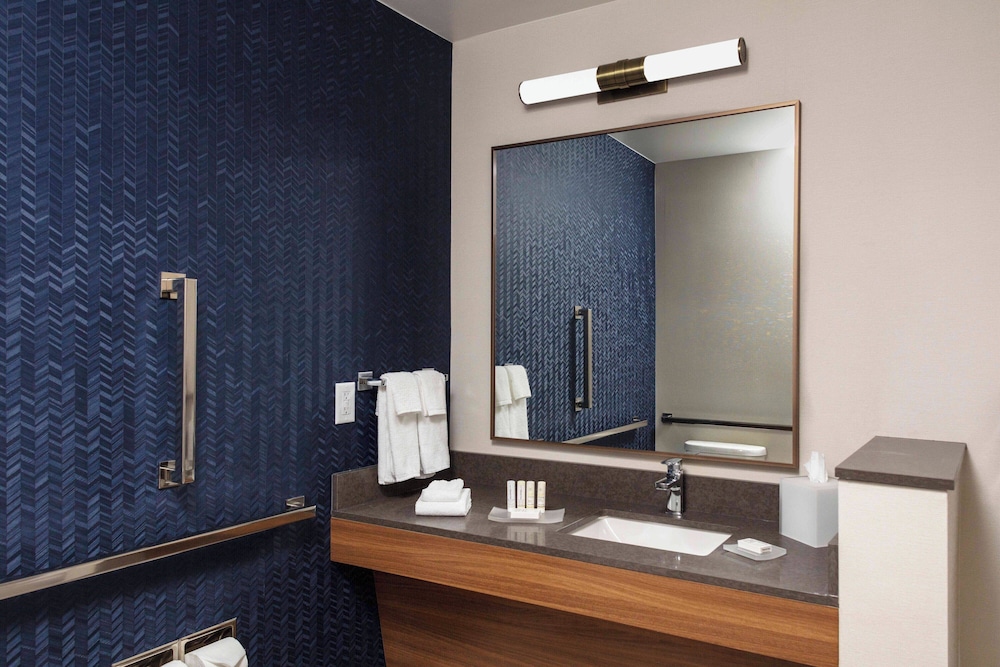 Fairfield Inn & Suites by Marriott Medford - photo 11