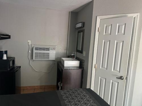 LaBelle Motel - photo 9