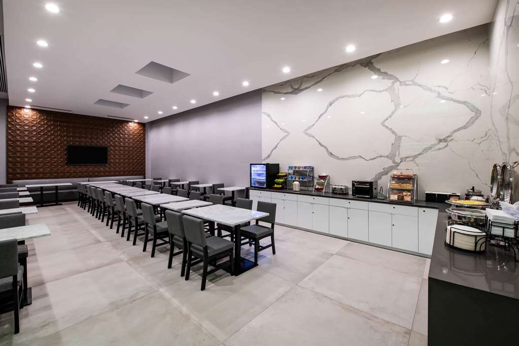 Wingate by Wyndham Long Island City - photo 20