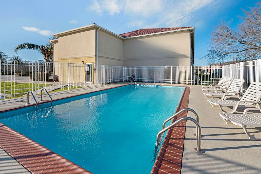 La Quinta Inn & Suites by Wyndham Morgan City - photo 8