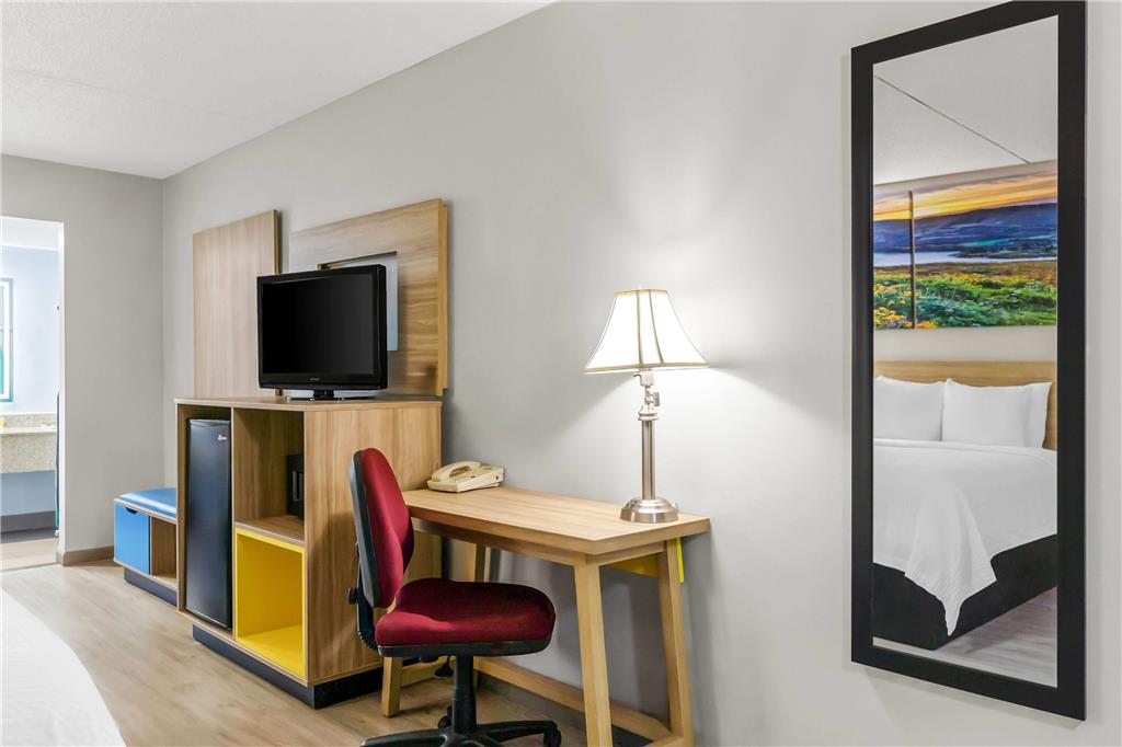 Days Inn by Wyndham Salina South - photo 21