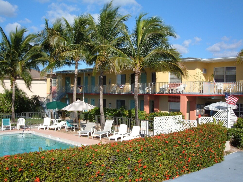 Hideaway Waterfront Resort & Hotel - photo 39