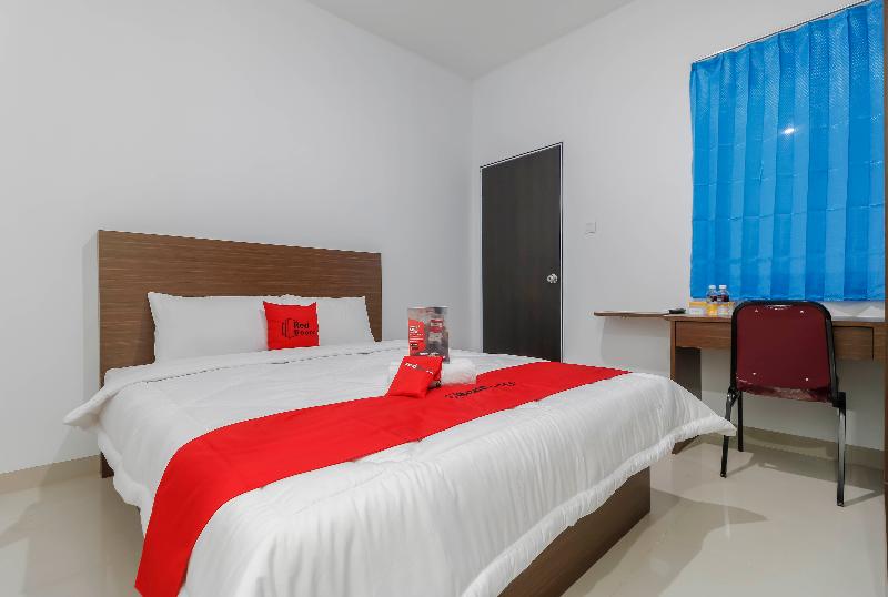 Reddoorz Plus Near Kepri Mall — Batam