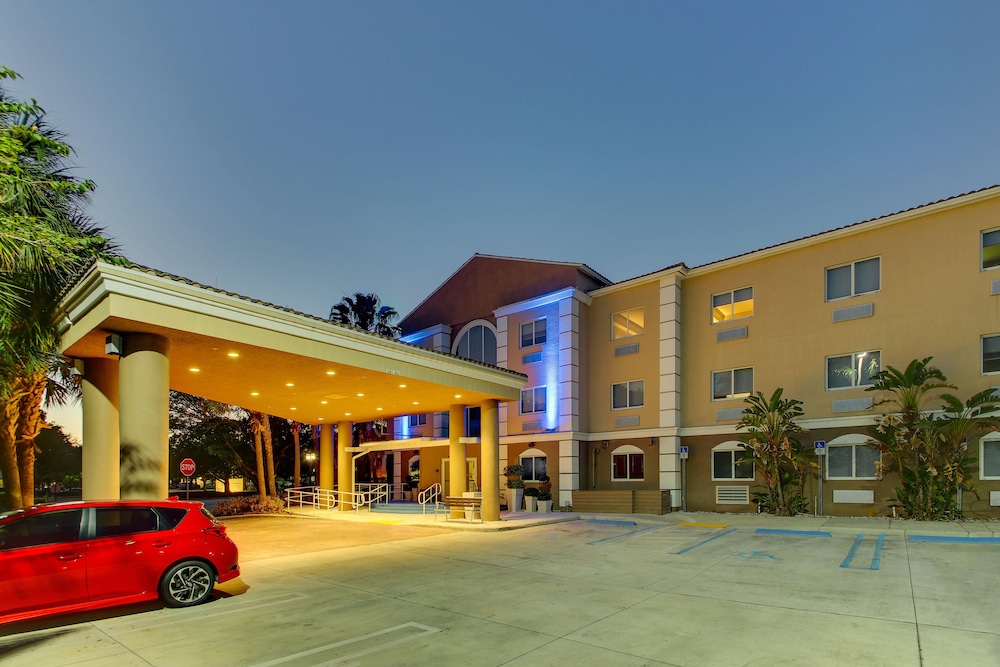 Holiday Inn Express & Suites West Palm Beach Metrocentre by IHG - photo 94
