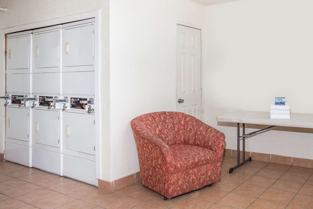 Days Hotel By Wyndham Peoria Glendale Area - photo 11