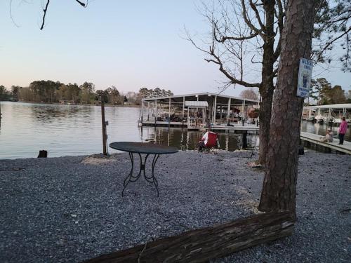 Bay Springs Country Inn & Marina - photo 15