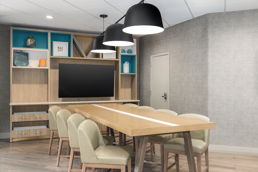 Holiday Inn Hotel & Suites Des Moines Northwest by IHG - photo 64