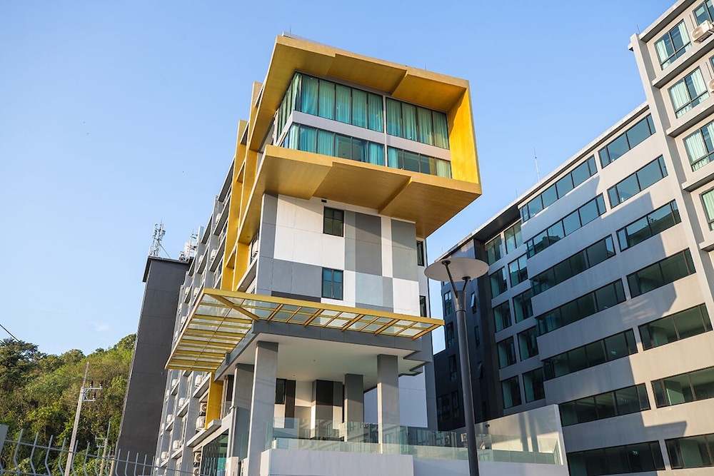 Central Hill View A901 A — 4-Star Luxury Hotel in Phuket, Thailand