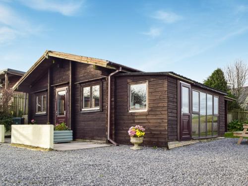 Marros Hill Log Cabin — 4-Star Luxury Hotel in Carmarthen, United Kingdom