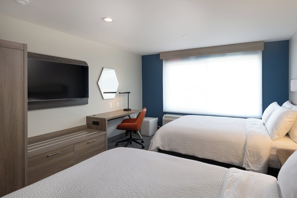 Holiday Inn Express & Suites Hawaiian Gardens by IHG - photo 9