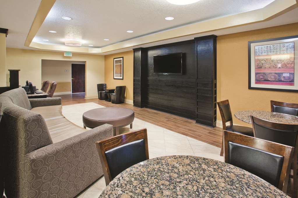 La Quinta Inn & Suites by Wyndham Hot Springs - photo 7