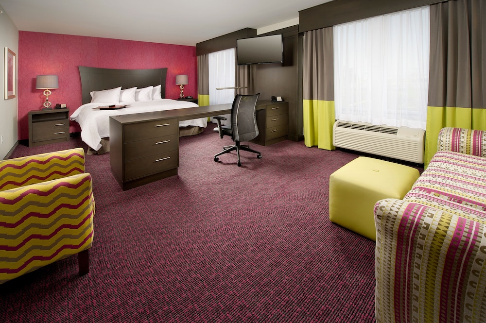 Hampton Inn & Suites Buffalo Airport - photo 7