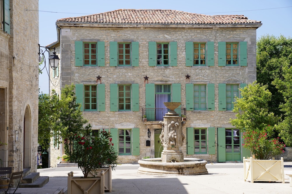 Maison D'Hotes La Gourguille — 4-Star Luxury Hotel in Barjac, France