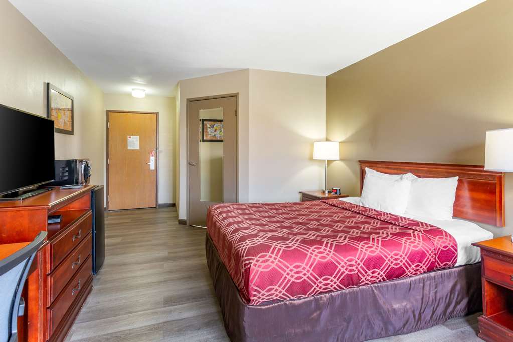 Econo Lodge Inn & Suites Dickson - photo 11