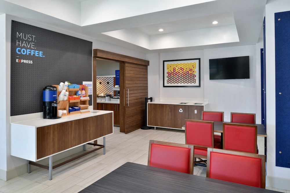 Holiday Inn Express & Suites Carthage by IHG - photo 58