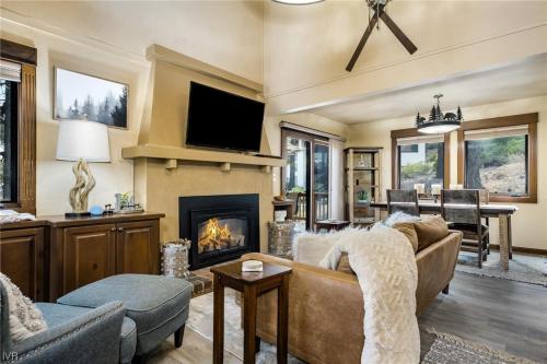 1331 Zurich Lane Modern Mountain Chalet — 4-Star Luxury Hotel in Incline Village, United States