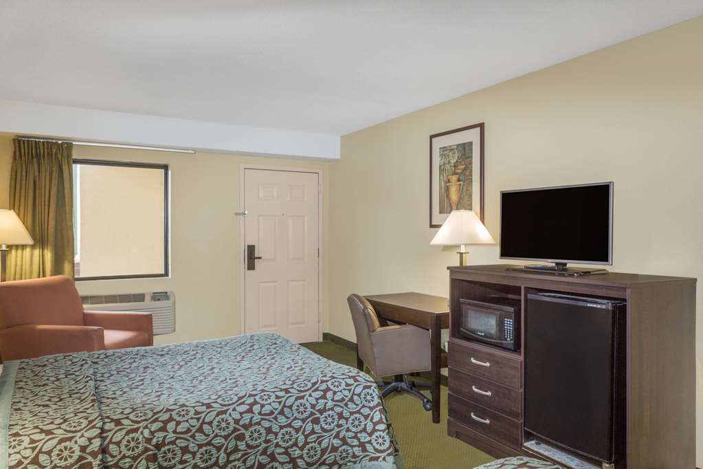 Days Inn and Suites Airport Columbia - photo 6