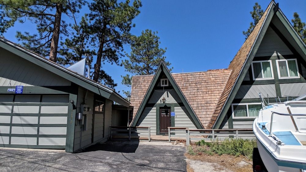 4274 Saddle Road — South Lake Tahoe