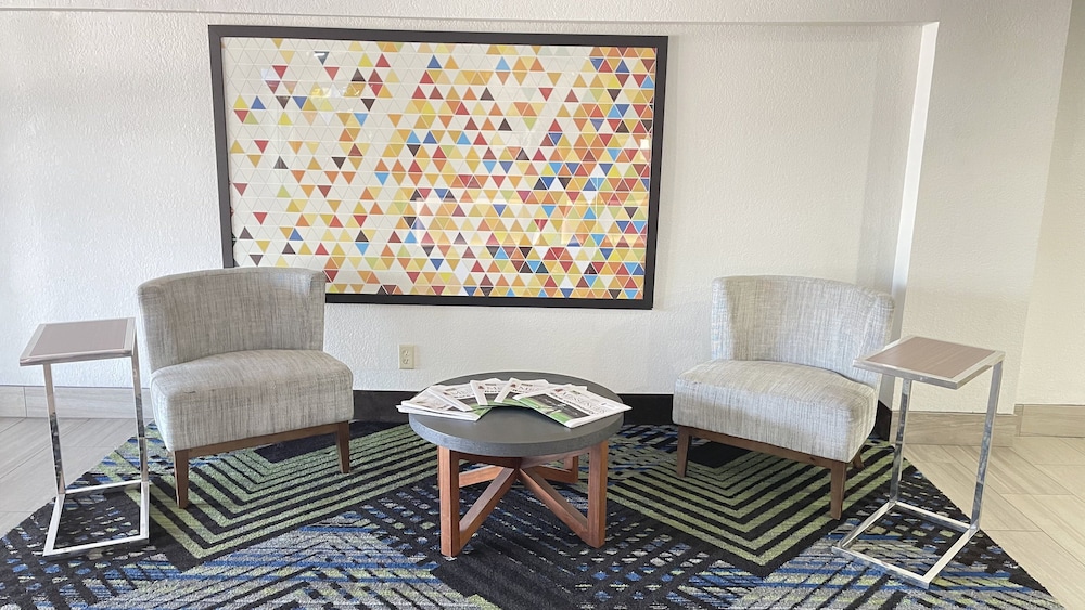 Holiday Inn Express Hotel & Suites Decatur by IHG - photo 52