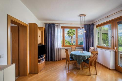 Annenhof Apt Spatz in der Hand — 4-Star Luxury Hotel in Caldaro Sulla Strada Del Vino, Italy