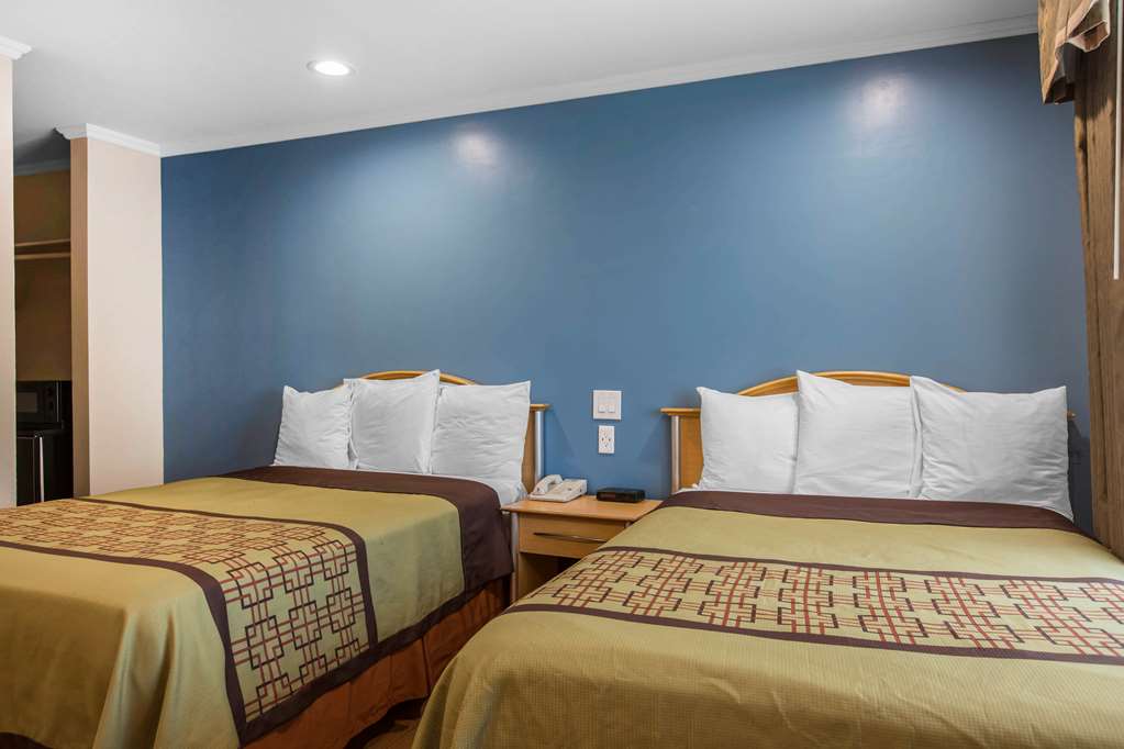 Rodeway Inn Escondido Downtown - photo 11