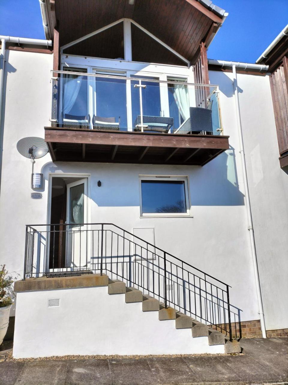 Seaview cosy 2 bed home in Lamlash 'Mid Drive' — 4-Star Luxury Hotel in Lamlash, United Kingdom