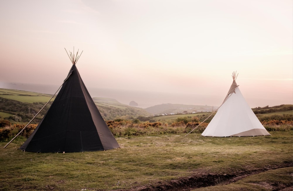 Black Shanti Tipi 2 With Ocean View in Tintagel, United Kingdom
