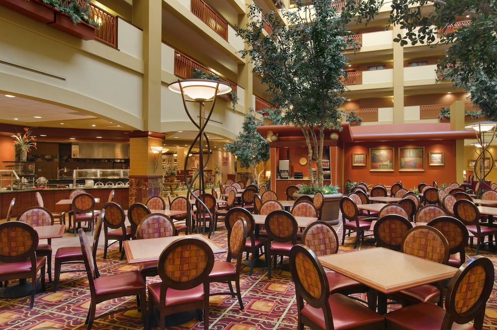 Embassy Suites by Hilton Hampton Convention Center - photo 39