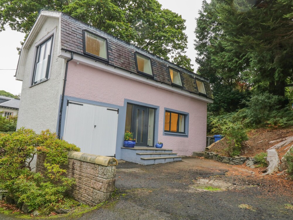 Dunaivon Cottage — 4-Star Luxury Hotel in Helensburgh, United Kingdom