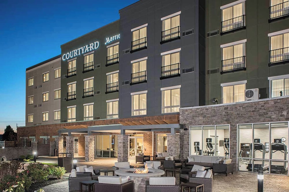 Courtyard Clifton Park