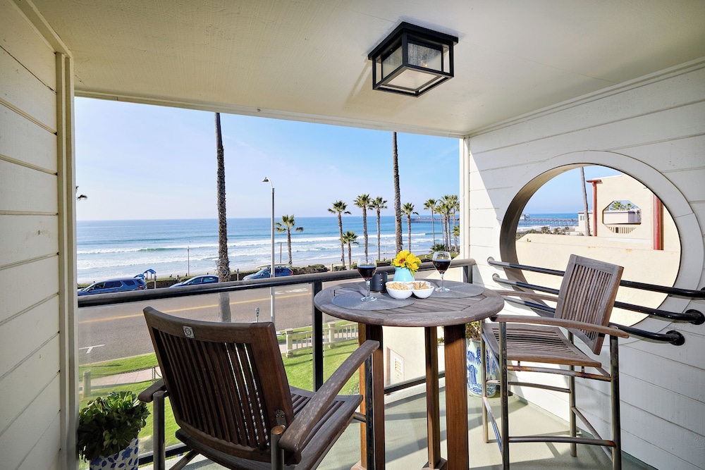 Coastal Luxury with Panoramic Ocean View in Oceanside, United States