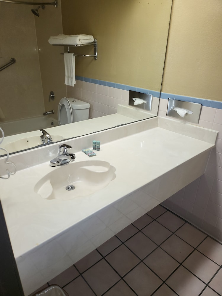 Americas Best Value Inn Pharr - photo 33