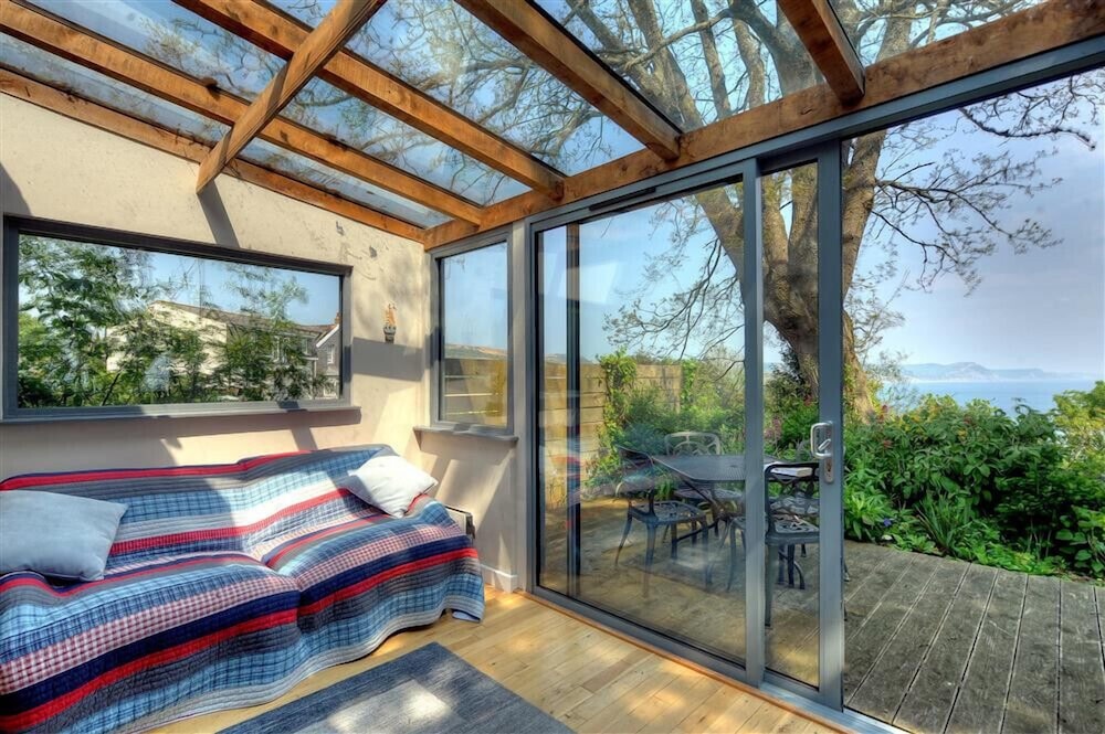 9 Farnham House — 4-Star Luxury Hotel in Lyme Regis, United Kingdom