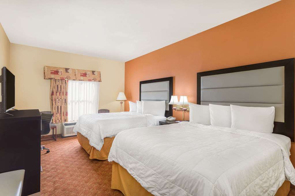 Baymont by Wyndham Fayetteville - photo 8
