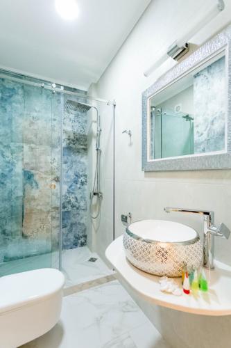 The Grand Apartment l