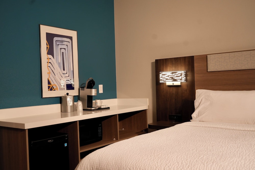Holiday Inn Express & Suites Flowood by IHG - photo 11