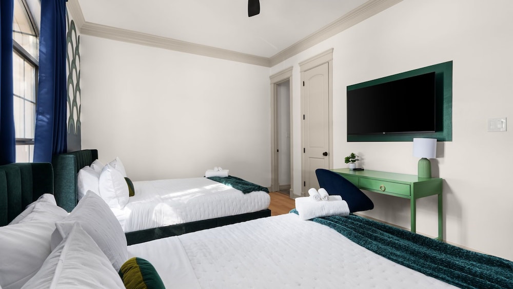 Warbler Drive - carbon neutral hotel in Lakeway