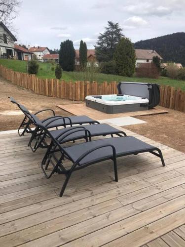 Chalet La TrinitAc Spa Sauna PActanque GAcrardmer — 4-Star Luxury Hotel in Gerardmer, France