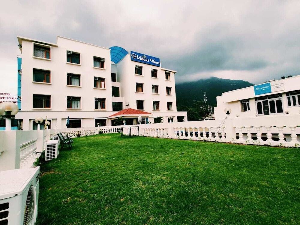 Hotel Mount View - carbon neutral hotel in Katra