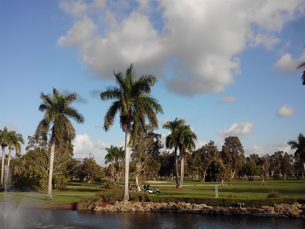 Hollywood Beach Golf Resort - photo 3