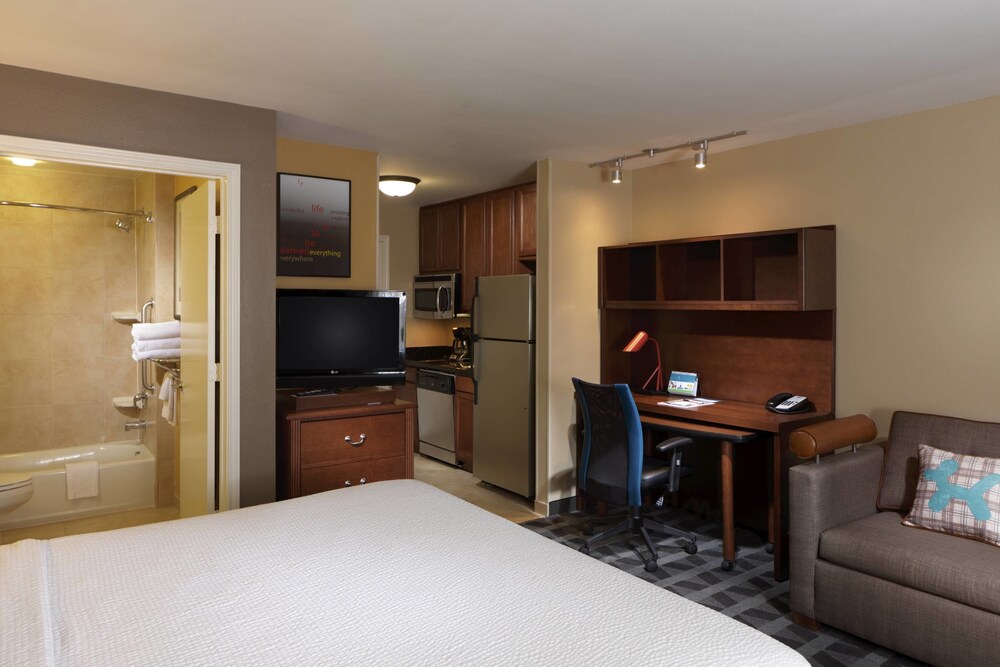 TownePlace Suites by Marriott Houston Intercontinental Arpt - photo 3