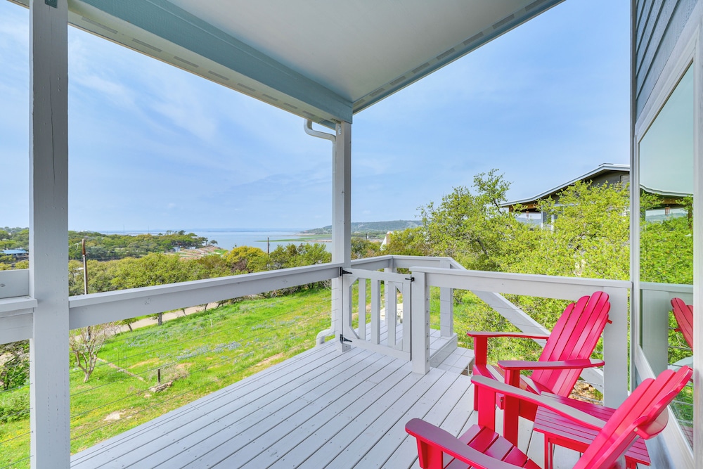 Serene Burnet Getaway w Buchanan Lake Views — hotel in Burnet