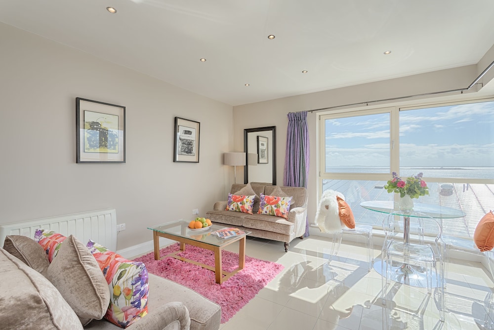 Jameson Court Self Catering Apartments — 4-Star Luxury Hotel in Gaillimh, Republic of Ireland