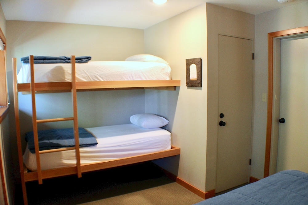Crystal Chalets Condominiums at Crystal Mountain Ski Resort - photo 3