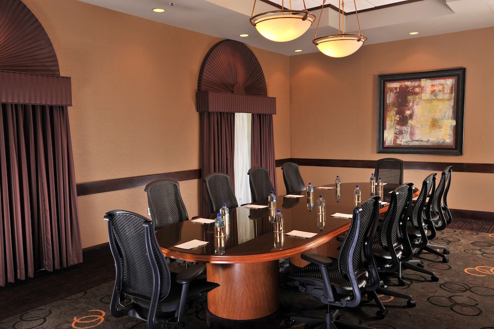 Embassy Suites Hotel Des Moines Downtown - photo 45