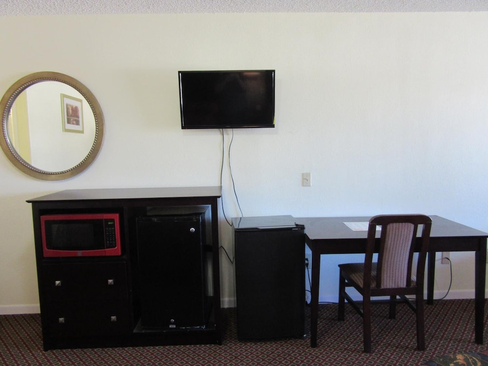 Royal Inn Abilene - photo 16