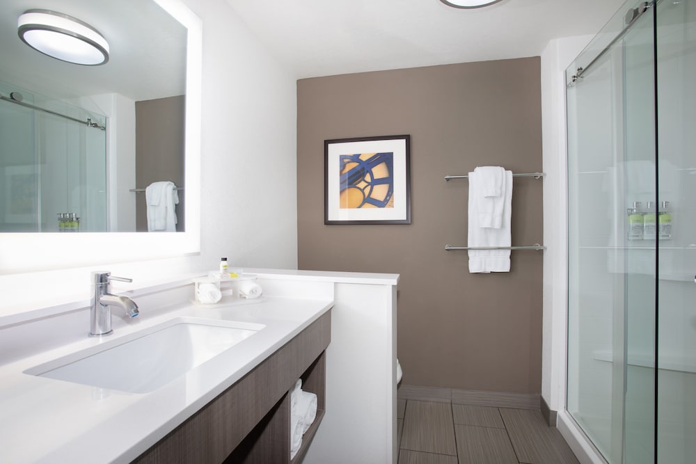 Holiday Inn Express & Suites Great Bend by IHG - photo 16