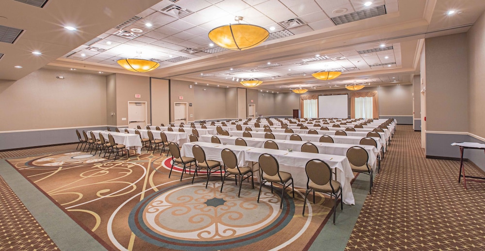 Hilton Garden Inn Des Moines Urbandale - photo 21