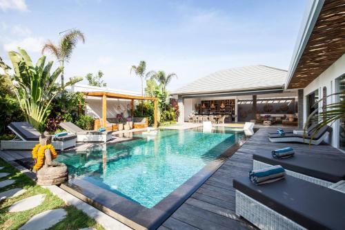 Seminyak 5 bd villa avec Chill out extérieur — 4-Star Luxury Hotel in Seminyak, Indonesia